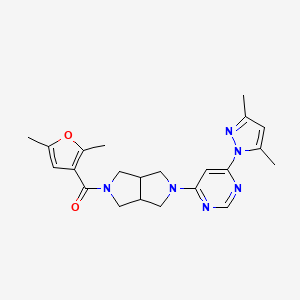 molecular formula C22H26N6O2 B6430905 4-(3,5-dimethyl-1H-pyrazol-1-yl)-6-[5-(2,5-dimethylfuran-3-carbonyl)-octahydropyrrolo[3,4-c]pyrrol-2-yl]pyrimidine CAS No. 2201582-15-0