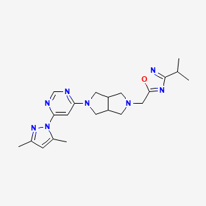 molecular formula C21H28N8O B6430976 4-(3,5-dimethyl-1H-pyrazol-1-yl)-6-(5-{[3-(propan-2-yl)-1,2,4-oxadiazol-5-yl]methyl}-octahydropyrrolo[3,4-c]pyrrol-2-yl)pyrimidine CAS No. 2202007-09-6