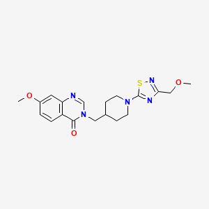 molecular formula C19H23N5O3S B6436824 7-methoxy-3-({1-[3-(methoxymethyl)-1,2,4-thiadiazol-5-yl]piperidin-4-yl}methyl)-3,4-dihydroquinazolin-4-one CAS No. 2548986-56-5