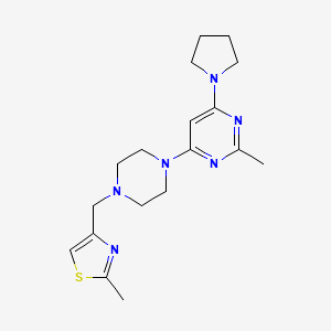 molecular formula C18H26N6S B6437722 2-methyl-4-{4-[(2-methyl-1,3-thiazol-4-yl)methyl]piperazin-1-yl}-6-(pyrrolidin-1-yl)pyrimidine CAS No. 2548992-55-6