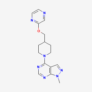 molecular formula C16H19N7O B6439125 2-[(1-{1-methyl-1H-pyrazolo[3,4-d]pyrimidin-4-yl}piperidin-4-yl)methoxy]pyrazine CAS No. 2549052-75-5