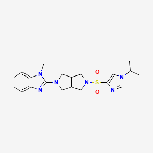 molecular formula C20H26N6O2S B6439854 1-methyl-2-(5-{[1-(propan-2-yl)-1H-imidazol-4-yl]sulfonyl}-octahydropyrrolo[3,4-c]pyrrol-2-yl)-1H-1,3-benzodiazole CAS No. 2548985-03-9