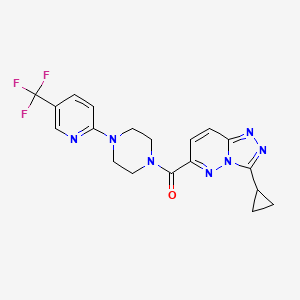 molecular formula C19H18F3N7O B6440818 1-{3-cyclopropyl-[1,2,4]triazolo[4,3-b]pyridazine-6-carbonyl}-4-[5-(trifluoromethyl)pyridin-2-yl]piperazine CAS No. 2549014-30-2
