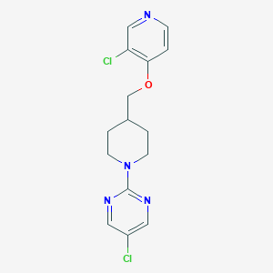 molecular formula C15H16Cl2N4O B6444003 5-chloro-2-(4-{[(3-chloropyridin-4-yl)oxy]methyl}piperidin-1-yl)pyrimidine CAS No. 2549014-55-1