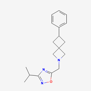 molecular formula C18H23N3O B6444950 6-phenyl-2-{[3-(propan-2-yl)-1,2,4-oxadiazol-5-yl]methyl}-2-azaspiro[3.3]heptane CAS No. 2640845-29-8