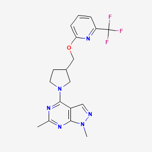 molecular formula C18H19F3N6O B6446979 2-[(1-{1,6-dimethyl-1H-pyrazolo[3,4-d]pyrimidin-4-yl}pyrrolidin-3-yl)methoxy]-6-(trifluoromethyl)pyridine CAS No. 2549063-28-5