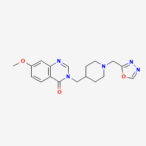 molecular formula C18H21N5O3 B6447172 7-methoxy-3-({1-[(1,3,4-oxadiazol-2-yl)methyl]piperidin-4-yl}methyl)-3,4-dihydroquinazolin-4-one CAS No. 2549052-16-4