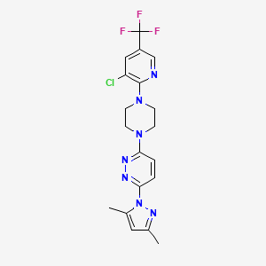 molecular formula C19H19ClF3N7 B6447204 3-{4-[3-chloro-5-(trifluoromethyl)pyridin-2-yl]piperazin-1-yl}-6-(3,5-dimethyl-1H-pyrazol-1-yl)pyridazine CAS No. 2640971-88-4