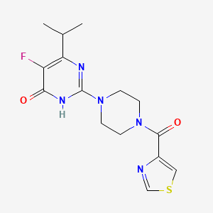 molecular formula C15H18FN5O2S B6449119 5-fluoro-6-(propan-2-yl)-2-[4-(1,3-thiazole-4-carbonyl)piperazin-1-yl]-3,4-dihydropyrimidin-4-one CAS No. 2549022-24-2