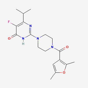 molecular formula C18H23FN4O3 B6449125 2-[4-(2,5-dimethylfuran-3-carbonyl)piperazin-1-yl]-5-fluoro-6-(propan-2-yl)-3,4-dihydropyrimidin-4-one CAS No. 2549022-45-7