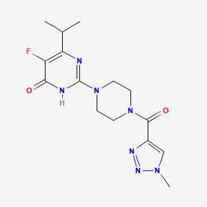 molecular formula C15H20FN7O2 B6449140 5-fluoro-2-[4-(1-methyl-1H-1,2,3-triazole-4-carbonyl)piperazin-1-yl]-6-(propan-2-yl)-3,4-dihydropyrimidin-4-one CAS No. 2549013-41-2