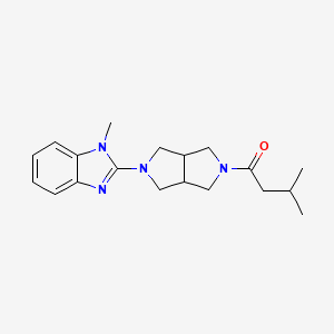molecular formula C19H26N4O B6449214 3-methyl-1-[5-(1-methyl-1H-1,3-benzodiazol-2-yl)-octahydropyrrolo[3,4-c]pyrrol-2-yl]butan-1-one CAS No. 2548993-77-5