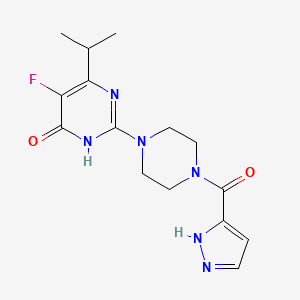 molecular formula C15H19FN6O2 B6449341 5-fluoro-6-(propan-2-yl)-2-[4-(1H-pyrazole-3-carbonyl)piperazin-1-yl]-3,4-dihydropyrimidin-4-one CAS No. 2549013-10-5