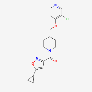 molecular formula C18H20ClN3O3 B6451478 3-chloro-4-{[1-(5-cyclopropyl-1,2-oxazole-3-carbonyl)piperidin-4-yl]methoxy}pyridine CAS No. 2640882-19-3