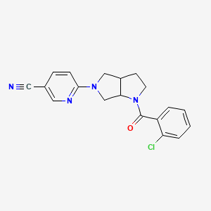 B6451650 6-[1-(2-chlorobenzoyl)-octahydropyrrolo[3,4-b]pyrrol-5-yl]pyridine-3-carbonitrile CAS No. 2549053-89-4