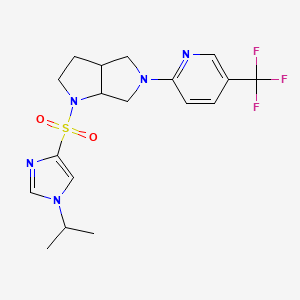 molecular formula C18H22F3N5O2S B6451918 2-(1-{[1-(propan-2-yl)-1H-imidazol-4-yl]sulfonyl}-octahydropyrrolo[2,3-c]pyrrol-5-yl)-5-(trifluoromethyl)pyridine CAS No. 2549065-55-4