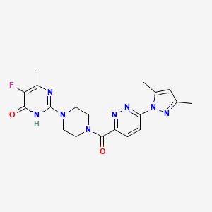 molecular formula C19H21FN8O2 B6454706 2-{4-[6-(3,5-dimethyl-1H-pyrazol-1-yl)pyridazine-3-carbonyl]piperazin-1-yl}-5-fluoro-6-methyl-3,4-dihydropyrimidin-4-one CAS No. 2549001-77-4