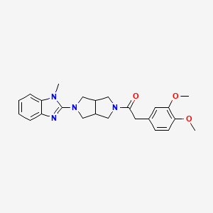 molecular formula C24H28N4O3 B6455577 2-(3,4-dimethoxyphenyl)-1-[5-(1-methyl-1H-1,3-benzodiazol-2-yl)-octahydropyrrolo[3,4-c]pyrrol-2-yl]ethan-1-one CAS No. 2549046-82-2