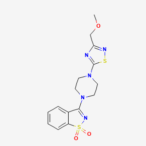 molecular formula C15H17N5O3S2 B6458176 3-{4-[3-(methoxymethyl)-1,2,4-thiadiazol-5-yl]piperazin-1-yl}-1lambda6,2-benzothiazole-1,1-dione CAS No. 2548984-44-5