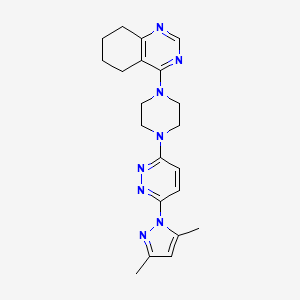 molecular formula C21H26N8 B6459158 4-{4-[6-(3,5-dimethyl-1H-pyrazol-1-yl)pyridazin-3-yl]piperazin-1-yl}-5,6,7,8-tetrahydroquinazoline CAS No. 2549056-88-2