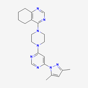 molecular formula C21H26N8 B6459191 4-{4-[6-(3,5-dimethyl-1H-pyrazol-1-yl)pyrimidin-4-yl]piperazin-1-yl}-5,6,7,8-tetrahydroquinazoline CAS No. 2548979-77-5