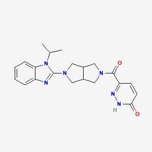 molecular formula C21H24N6O2 B6461486 6-{5-[1-(propan-2-yl)-1H-1,3-benzodiazol-2-yl]-octahydropyrrolo[3,4-c]pyrrole-2-carbonyl}-2,3-dihydropyridazin-3-one CAS No. 2549050-49-7