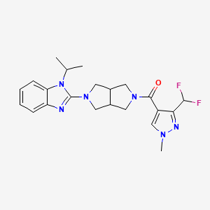 molecular formula C22H26F2N6O B6461535 2-{5-[3-(difluoromethyl)-1-methyl-1H-pyrazole-4-carbonyl]-octahydropyrrolo[3,4-c]pyrrol-2-yl}-1-(propan-2-yl)-1H-1,3-benzodiazole CAS No. 2548984-27-4