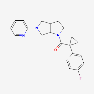 B6462581 2-{1-[1-(4-fluorophenyl)cyclopropanecarbonyl]-octahydropyrrolo[2,3-c]pyrrol-5-yl}pyridine CAS No. 2549056-12-2