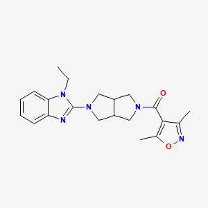 molecular formula C21H25N5O2 B6468014 2-[5-(3,5-dimethyl-1,2-oxazole-4-carbonyl)-octahydropyrrolo[3,4-c]pyrrol-2-yl]-1-ethyl-1H-1,3-benzodiazole CAS No. 2640948-89-4