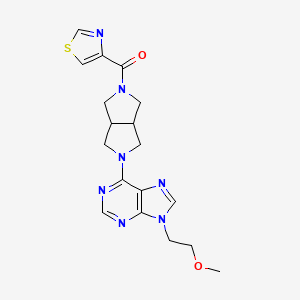 molecular formula C18H21N7O2S B6468299 9-(2-methoxyethyl)-6-[5-(1,3-thiazole-4-carbonyl)-octahydropyrrolo[3,4-c]pyrrol-2-yl]-9H-purine CAS No. 2640978-02-3