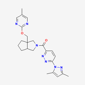 molecular formula C23H27N7O2 B6468773 3-(3a-{[(5-methylpyrimidin-2-yl)oxy]methyl}-octahydrocyclopenta[c]pyrrole-2-carbonyl)-6-(3,5-dimethyl-1H-pyrazol-1-yl)pyridazine CAS No. 2640951-21-7