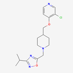 molecular formula C17H23ClN4O2 B6471828 3-chloro-4-[(1-{[3-(propan-2-yl)-1,2,4-oxadiazol-5-yl]methyl}piperidin-4-yl)methoxy]pyridine CAS No. 2640882-52-4