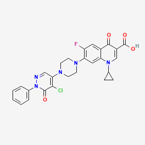 molecular formula C27H23ClFN5O4 B6478004 7-[4-(5-chloro-6-oxo-1-phenyl-1,6-dihydropyridazin-4-yl)piperazin-1-yl]-1-cyclopropyl-6-fluoro-4-oxo-1,4-dihydroquinoline-3-carboxylic acid CAS No. 2640898-74-2