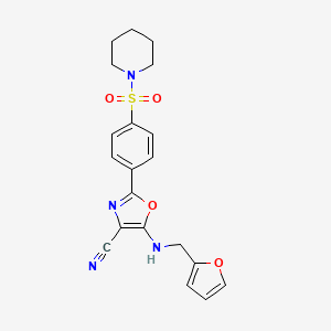 molecular formula C20H20N4O4S B6479984 5-{[(furan-2-yl)methyl]amino}-2-[4-(piperidine-1-sulfonyl)phenyl]-1,3-oxazole-4-carbonitrile CAS No. 941243-84-1