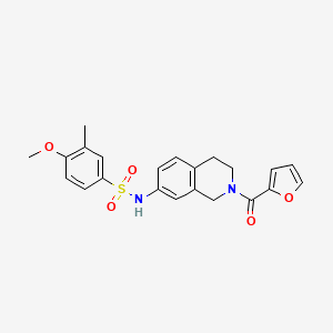 molecular formula C22H22N2O5S B6493870 N-[2-(furan-2-carbonyl)-1,2,3,4-tetrahydroisoquinolin-7-yl]-4-methoxy-3-methylbenzene-1-sulfonamide CAS No. 955596-15-3