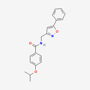 molecular formula C20H20N2O3 B6497507 N-[(5-phenyl-1,2-oxazol-3-yl)methyl]-4-(propan-2-yloxy)benzamide CAS No. 946340-00-7