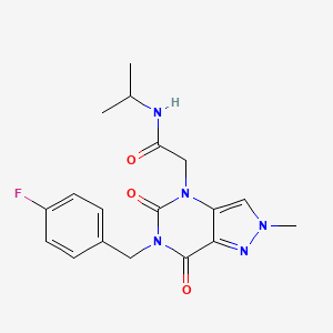 molecular formula C18H20FN5O3 B6512623 2-{6-[(4-fluorophenyl)methyl]-2-methyl-5,7-dioxo-2H,4H,5H,6H,7H-pyrazolo[4,3-d]pyrimidin-4-yl}-N-(propan-2-yl)acetamide CAS No. 951594-11-9