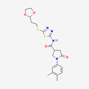 1-(3,4-dimethylphenyl)-N-(5-{[2-(1,3-dioxolan-2-yl)ethyl]sulfanyl}-1,3,4-thiadiazol-2-yl)-5-oxopyrrolidine-3-carboxamide
