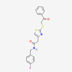 molecular formula C20H17FN2O2S2 B6530023 N-[(4-fluorophenyl)methyl]-2-{2-[(2-oxo-2-phenylethyl)sulfanyl]-1,3-thiazol-4-yl}acetamide CAS No. 946277-45-8