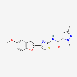 B6531420 N-[4-(5-methoxy-1-benzofuran-2-yl)-1,3-thiazol-2-yl]-1,3-dimethyl-1H-pyrazole-5-carboxamide CAS No. 1019100-31-2