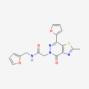 molecular formula C17H14N4O4S B6532453 2-[7-(furan-2-yl)-2-methyl-4-oxo-4H,5H-[1,3]thiazolo[4,5-d]pyridazin-5-yl]-N-[(furan-2-yl)methyl]acetamide CAS No. 946346-08-3