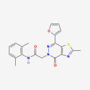 molecular formula C20H18N4O3S B6532500 N-(2,6-dimethylphenyl)-2-[7-(furan-2-yl)-2-methyl-4-oxo-4H,5H-[1,3]thiazolo[4,5-d]pyridazin-5-yl]acetamide CAS No. 946240-68-2