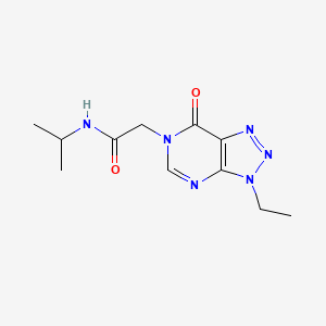 molecular formula C11H16N6O2 B6533305 2-{3-ethyl-7-oxo-3H,6H,7H-[1,2,3]triazolo[4,5-d]pyrimidin-6-yl}-N-(propan-2-yl)acetamide CAS No. 1058197-53-7