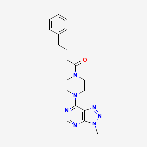 1-(4-{3-methyl-3H-[1,2,3]triazolo[4,5-d]pyrimidin-7-yl}piperazin-1-yl)-4-phenylbutan-1-one