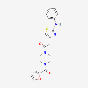 molecular formula C20H20N4O3S B6557623 1-[4-(furan-2-carbonyl)piperazin-1-yl]-2-[2-(phenylamino)-1,3-thiazol-4-yl]ethan-1-one CAS No. 1040675-97-5