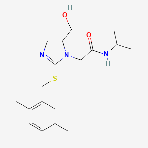 molecular formula C18H25N3O2S B6564658 2-(2-{[(2,5-dimethylphenyl)methyl]sulfanyl}-5-(hydroxymethyl)-1H-imidazol-1-yl)-N-(propan-2-yl)acetamide CAS No. 921795-31-5