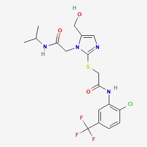 molecular formula C18H20ClF3N4O3S B6566493 N-[2-chloro-5-(trifluoromethyl)phenyl]-2-{[5-(hydroxymethyl)-1-{[(propan-2-yl)carbamoyl]methyl}-1H-imidazol-2-yl]sulfanyl}acetamide CAS No. 921795-43-9