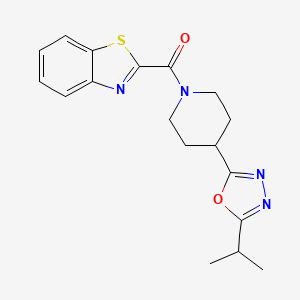 molecular formula C18H20N4O2S B6581898 2-{4-[5-(propan-2-yl)-1,3,4-oxadiazol-2-yl]piperidine-1-carbonyl}-1,3-benzothiazole CAS No. 1211342-31-2