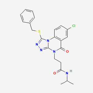 molecular formula C22H22ClN5O2S B6586981 3-[1-(benzylsulfanyl)-7-chloro-5-oxo-4H,5H-[1,2,4]triazolo[4,3-a]quinazolin-4-yl]-N-(propan-2-yl)propanamide CAS No. 1112407-04-1
