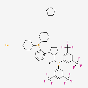 molecular formula C46H54F12FeP2 B6593818 bis[3,5-bis(trifluoromethyl)phenyl]-[(1R)-1-[2-(2-dicyclohexylphosphanylphenyl)cyclopentyl]ethyl]phosphane;cyclopentane;iron CAS No. 821009-34-1